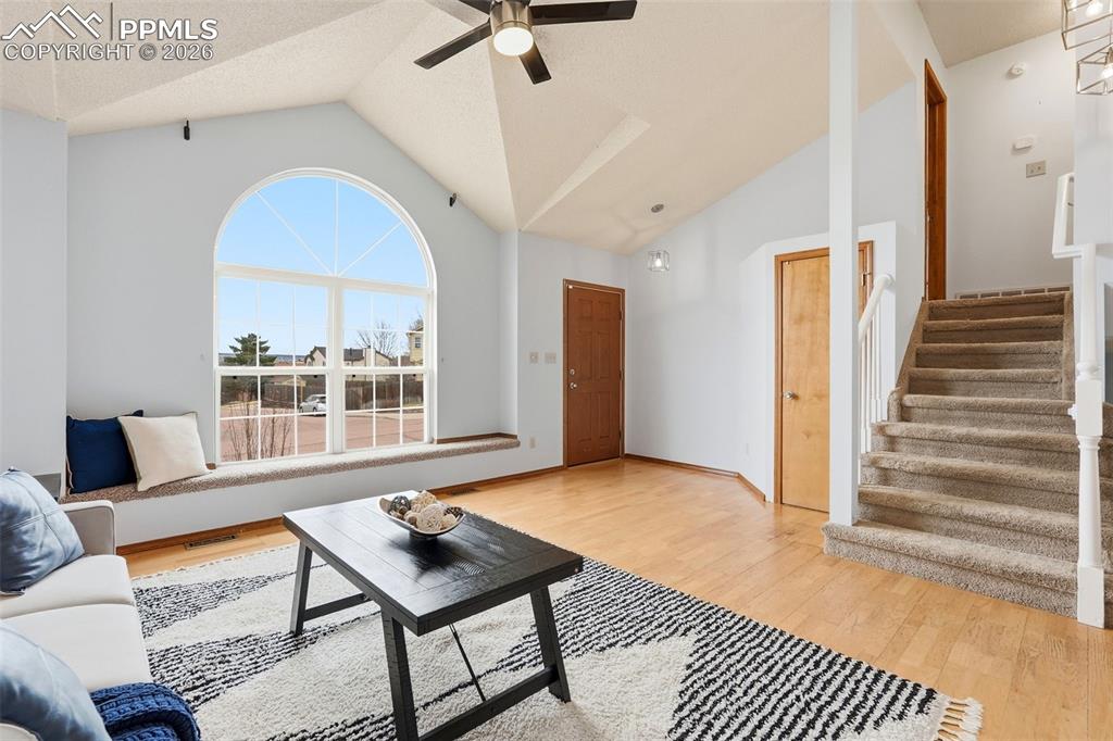 Image 7 of 50: Great Room