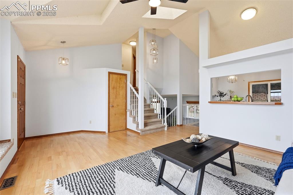 Image 9 of 50: Great Room