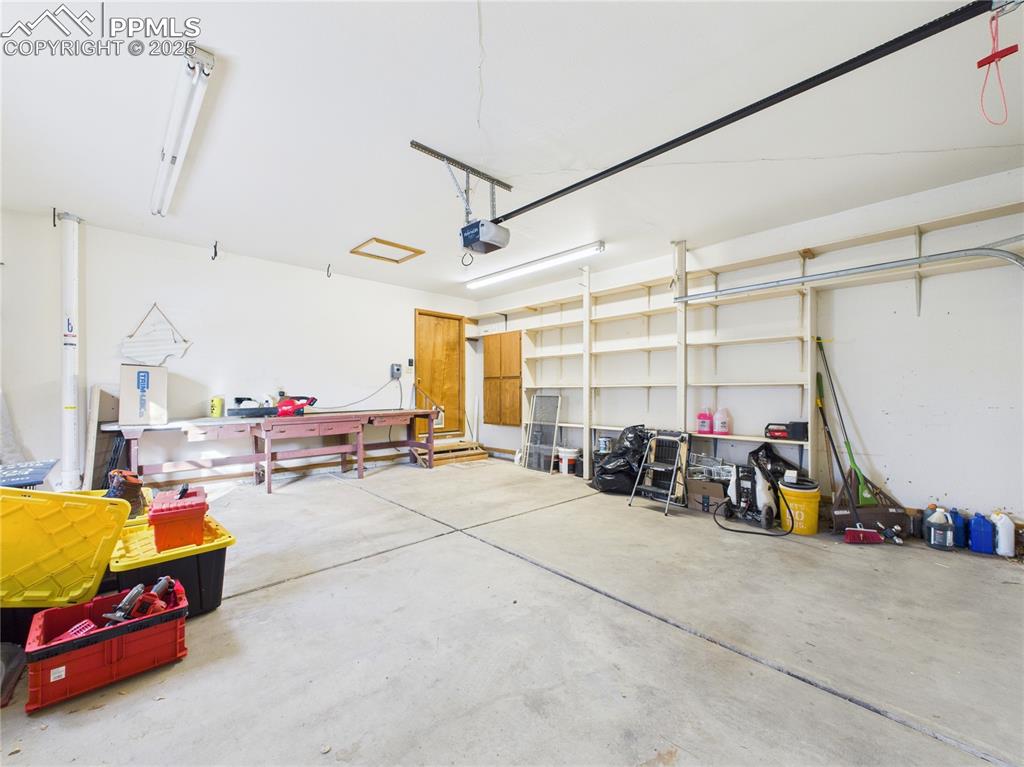 Image 16 of 38: Garage