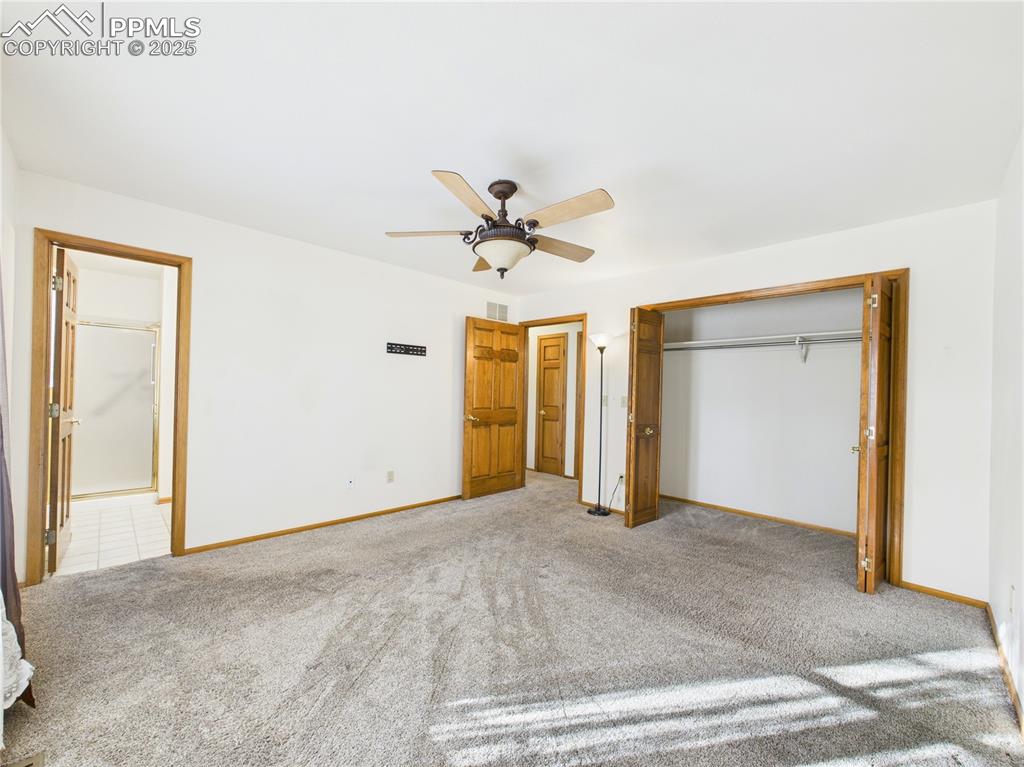 Image 25 of 38: Bedroom