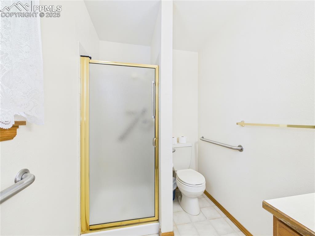 Image 26 of 38: Bathroom