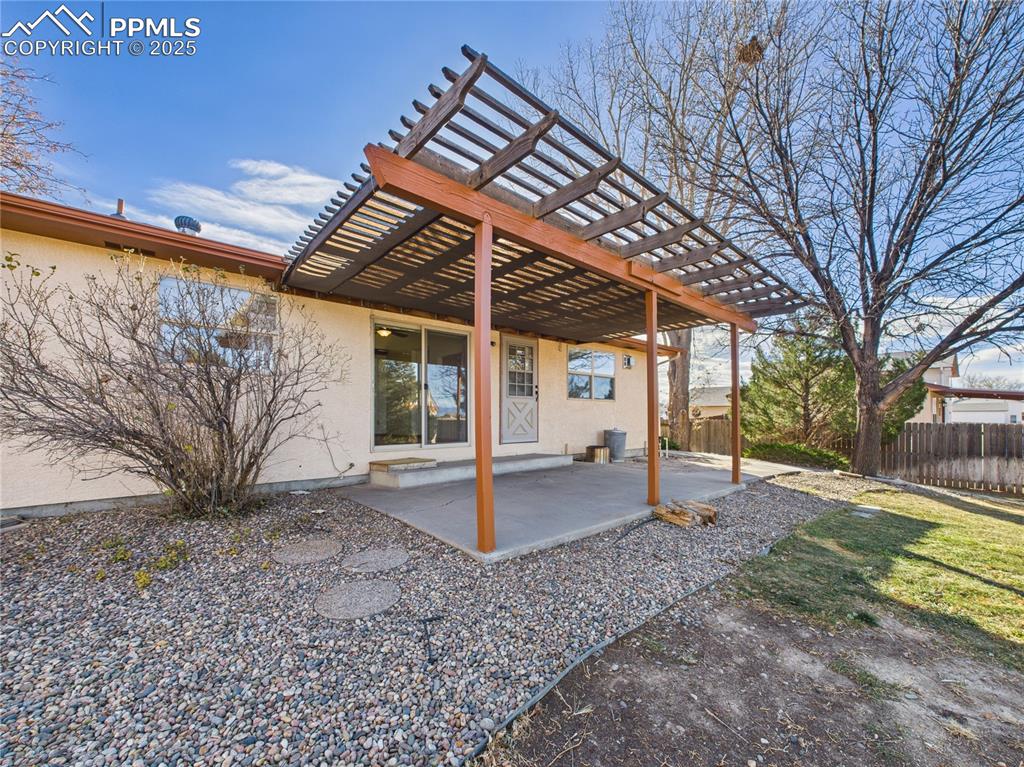 Image 31 of 38: Back of Structure