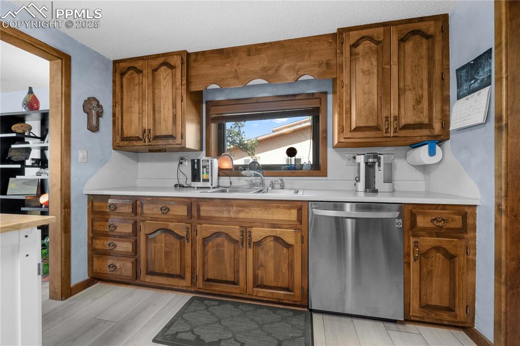 Image 9 of 46: Kitchen
