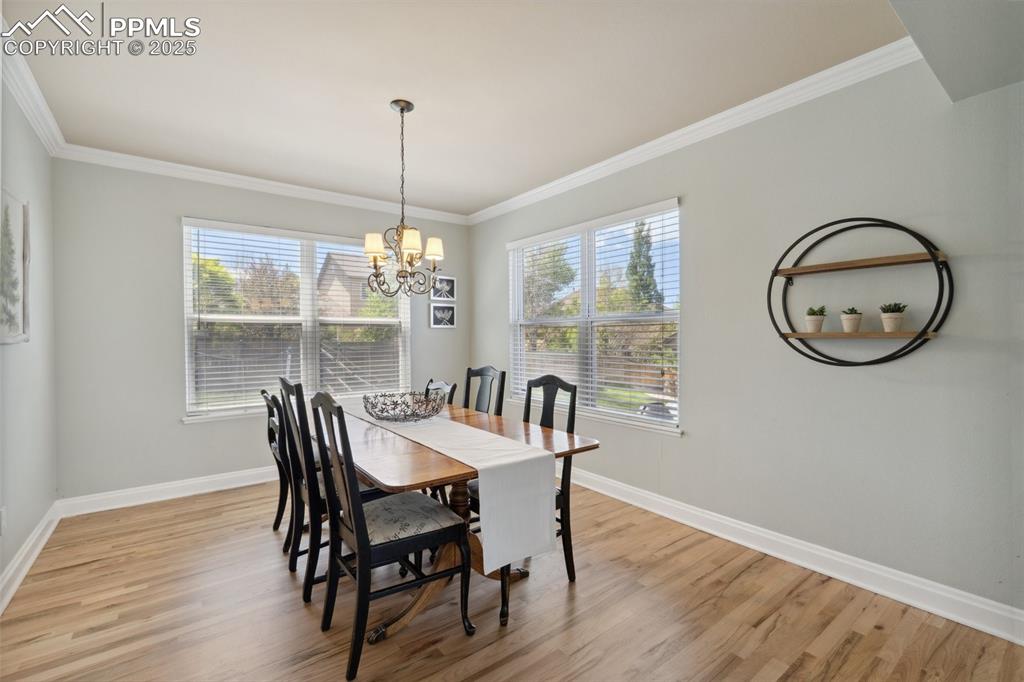 Image 11 of 36: Dining Area
