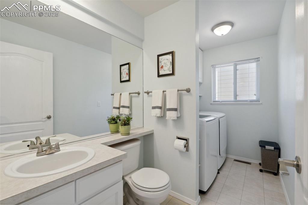 Image 13 of 36: Bathroom