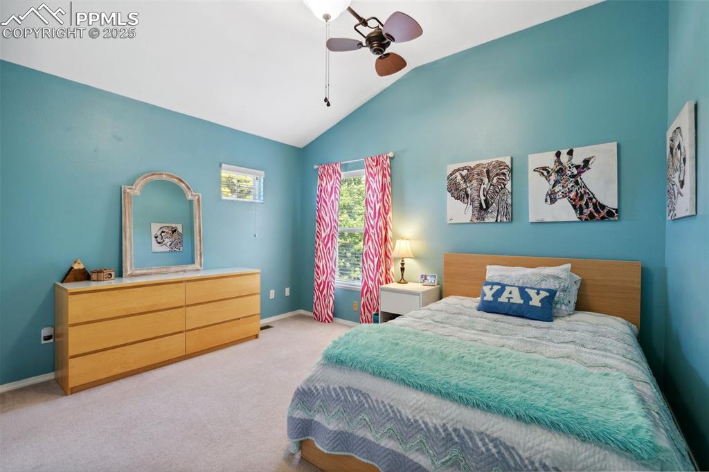Image 14 of 36: Bedroom