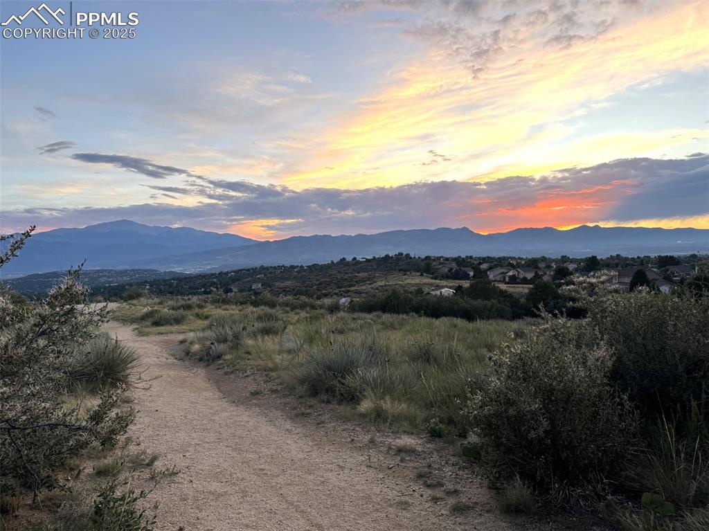 Image 4 of 36: Nearby Trails