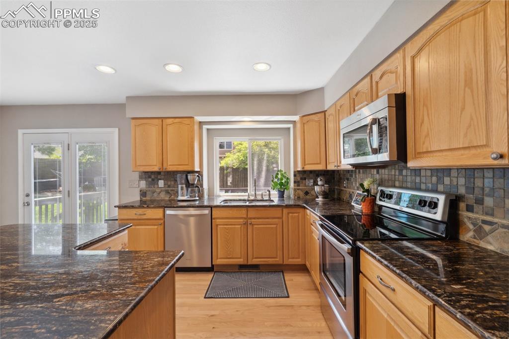 Image 9 of 36: Kitchen
