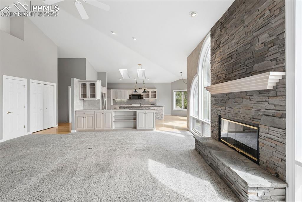 Image 13 of 50: Living Room