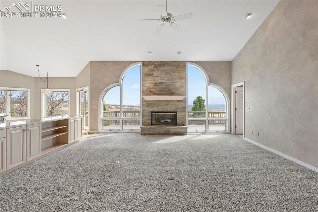 Image 17 of 50: Living Room