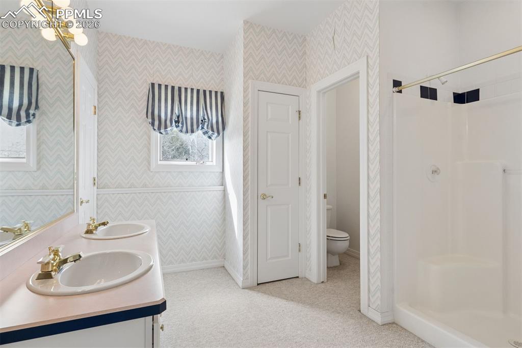 Image 38 of 50: Bathroom