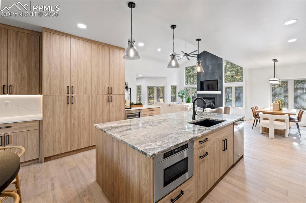 Image 12 of 50: Kitchen