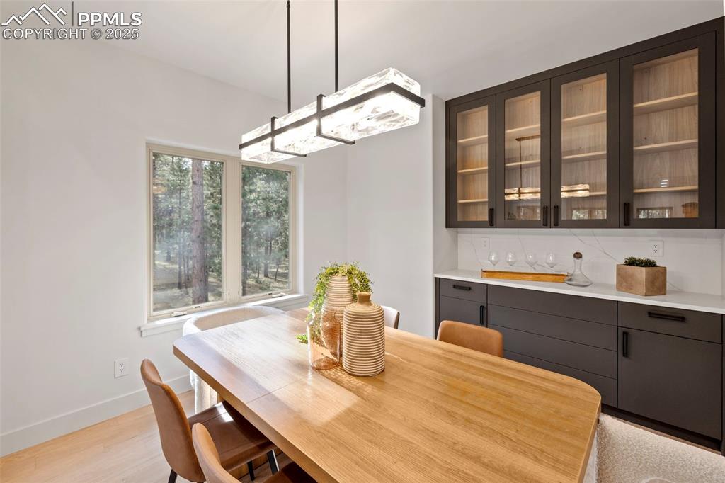 Image 19 of 50: Dining Area