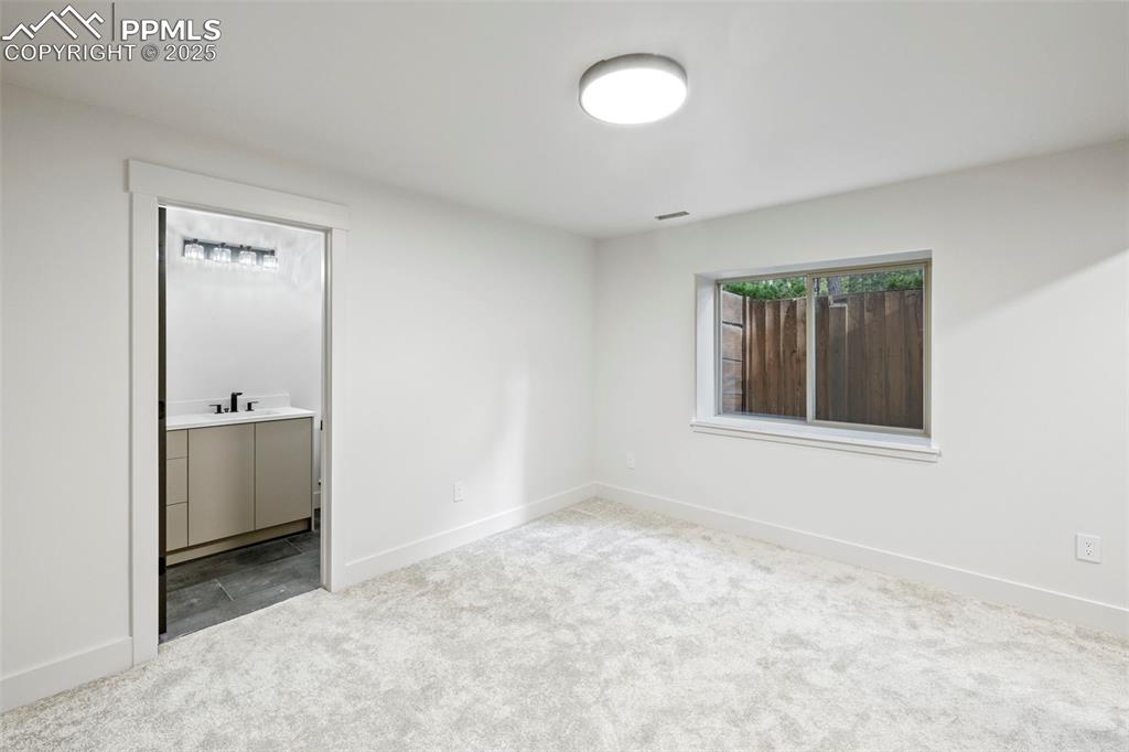 Image 43 of 50: Bedroom