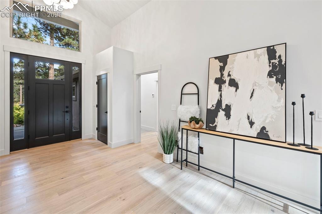 Image 6 of 50: Entry