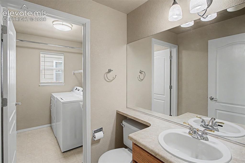 Image 16 of 43: Bathroom