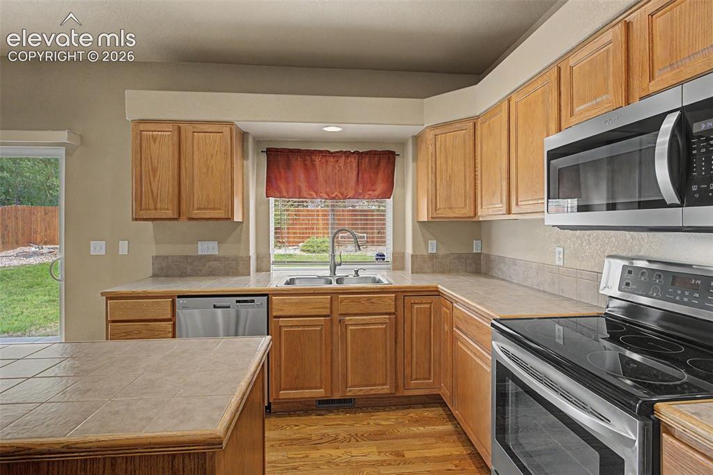 Image 6 of 43: Kitchen