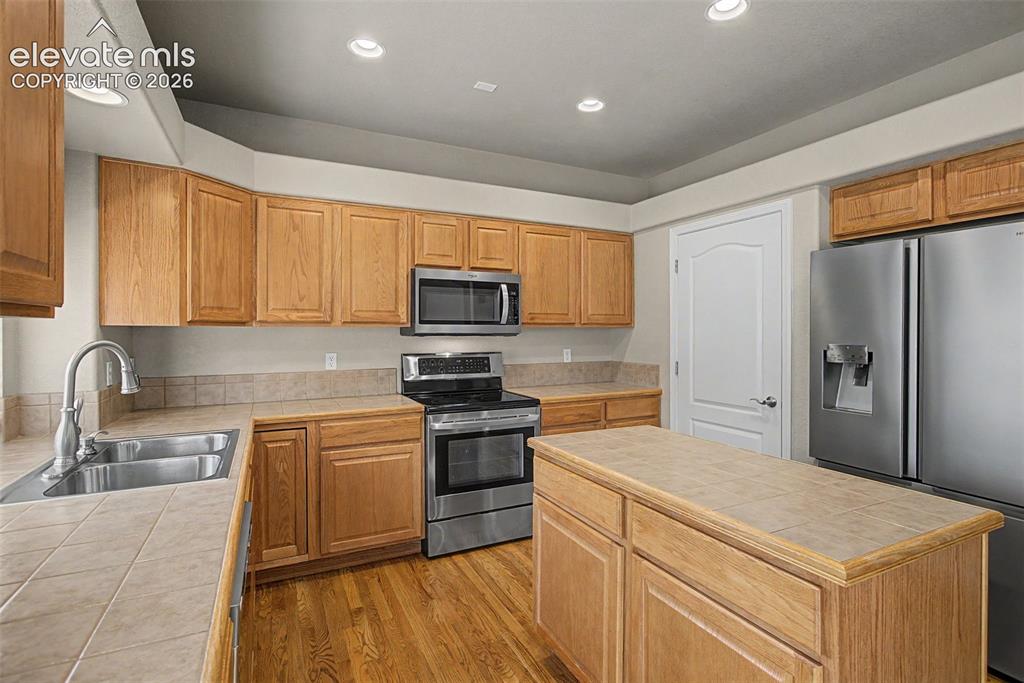 Image 8 of 43: Kitchen