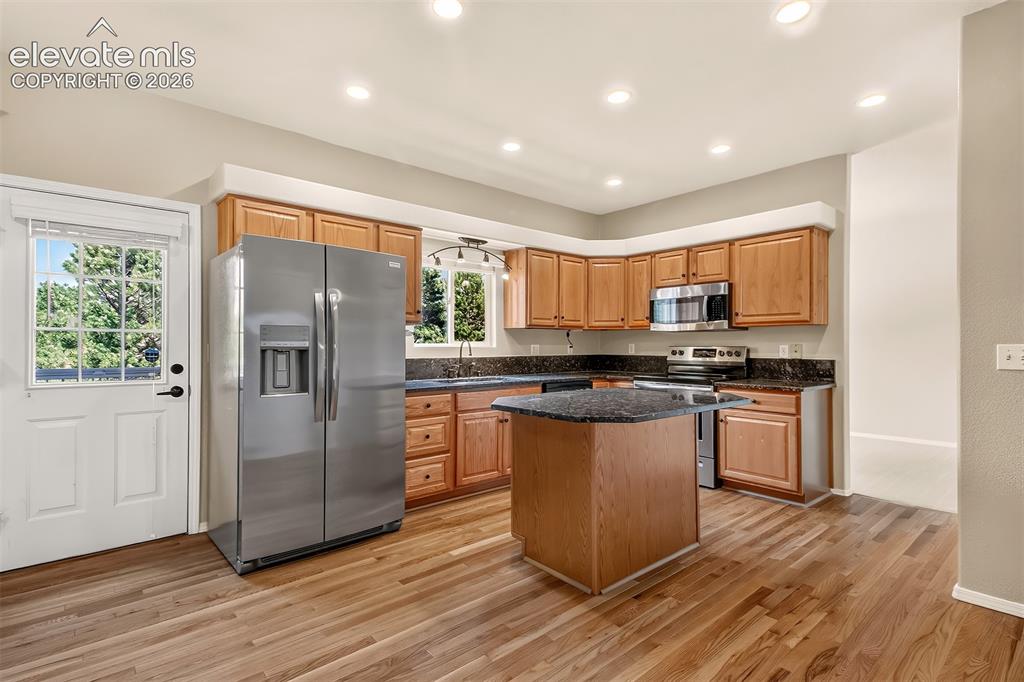 Image 11 of 47: Kitchen