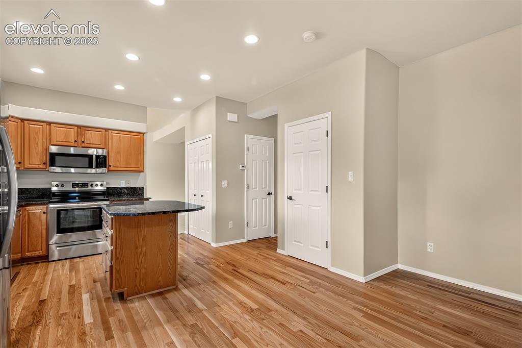 Image 14 of 47: Kitchen