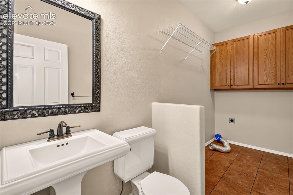 Image 17 of 47: Bathroom