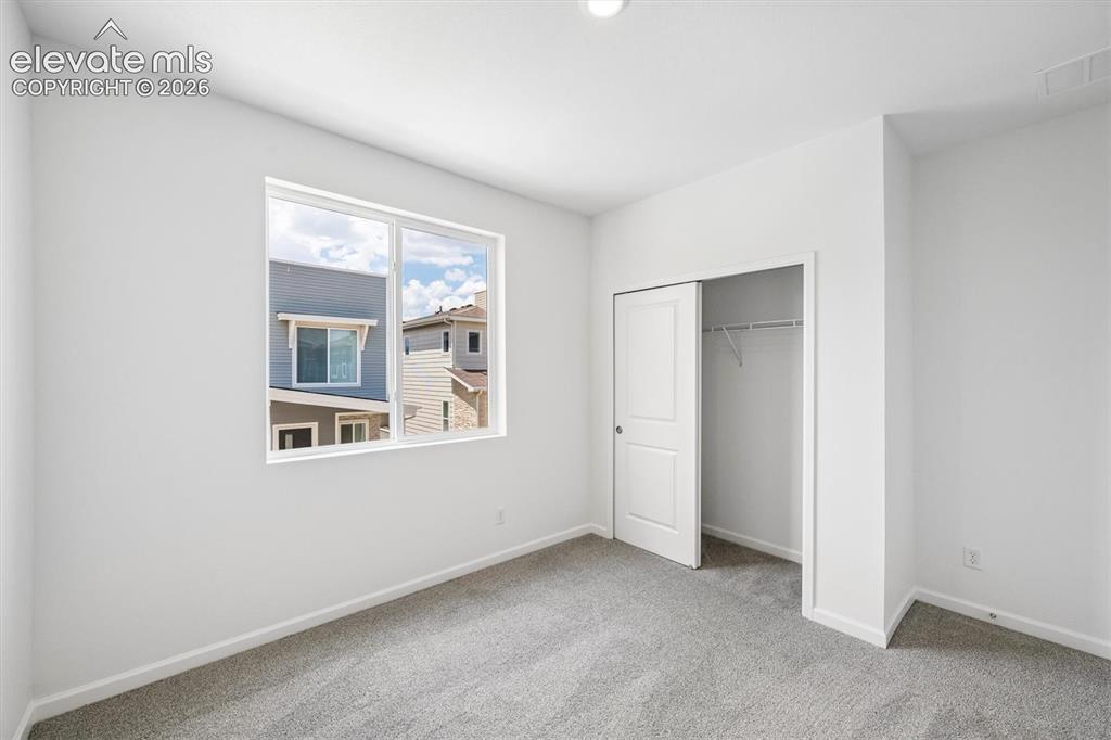 Image 10 of 20: Bedroom