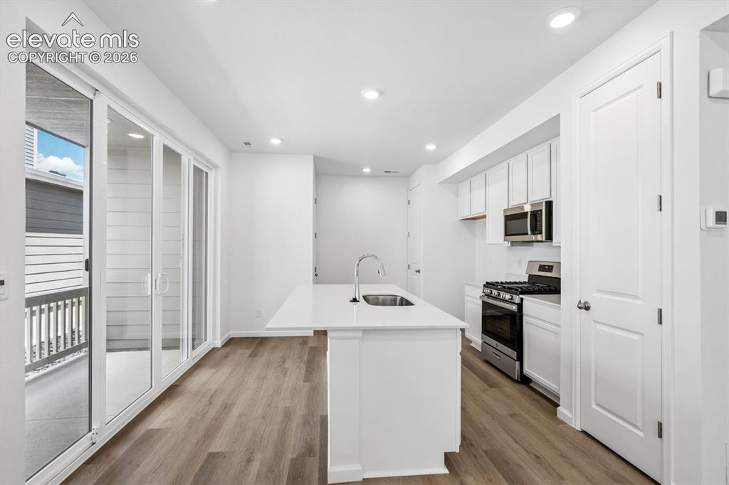 Image 5 of 20: Kitchen