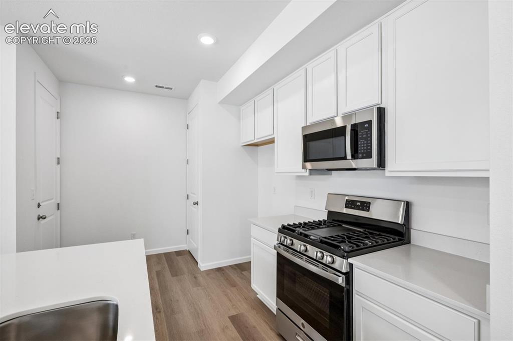 Image 6 of 20: Kitchen