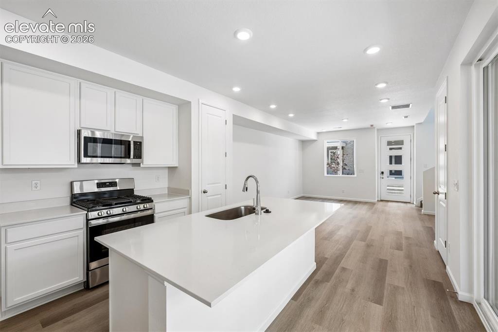 Image 8 of 20: Kitchen