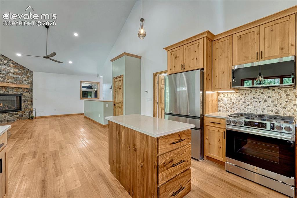 Image 10 of 47: Kitchen