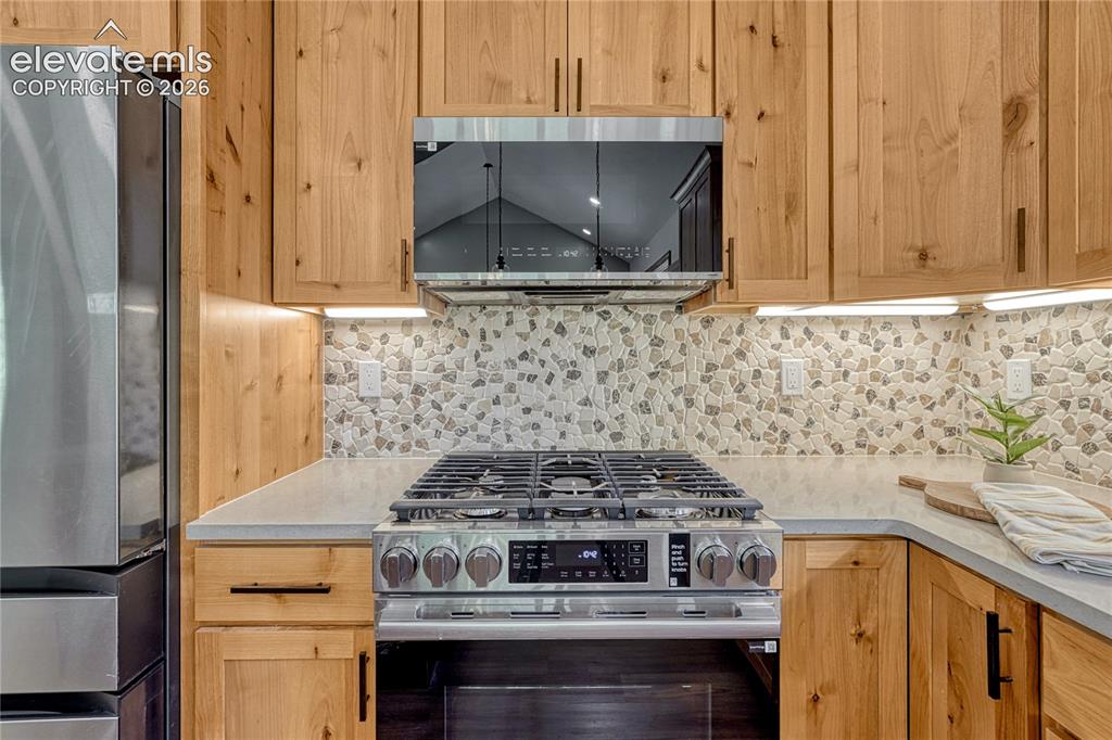 Image 11 of 47: Kitchen