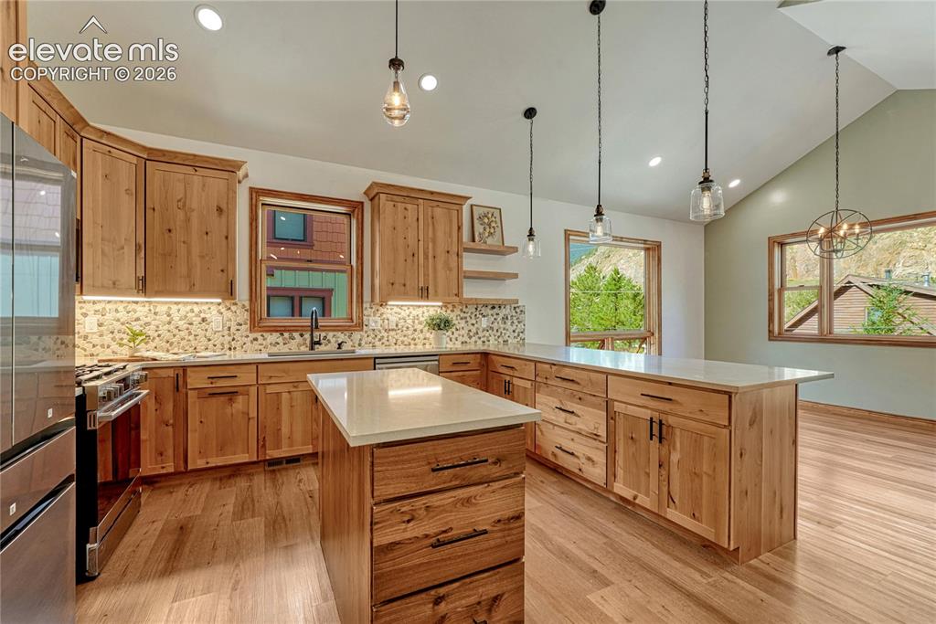 Image 9 of 47: Kitchen