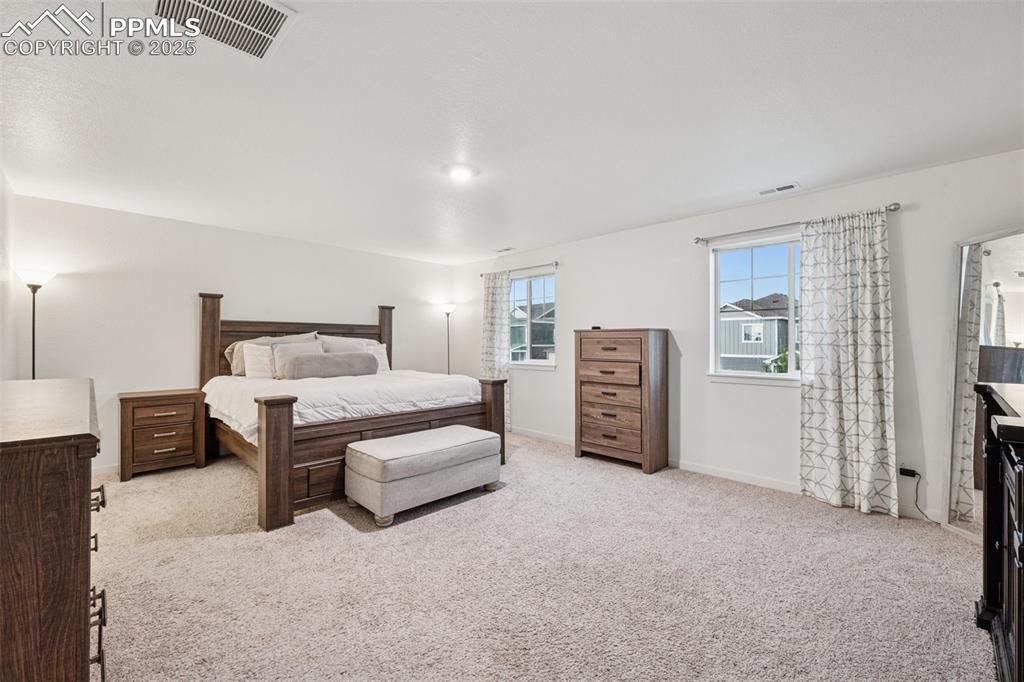 Image 16 of 34: Bedroom