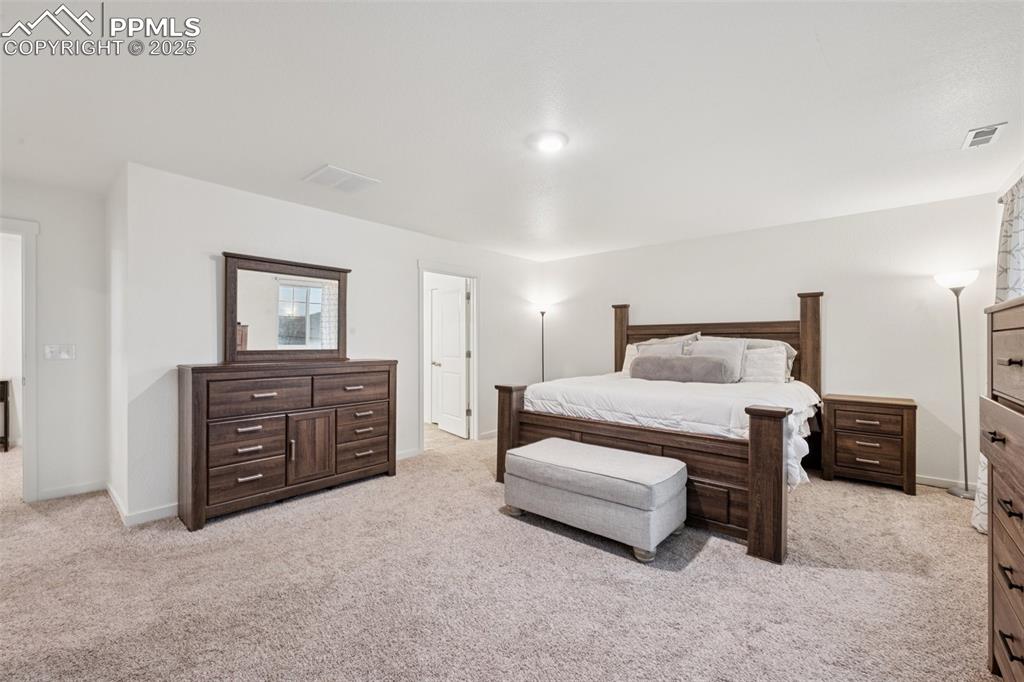 Image 17 of 34: Bedroom