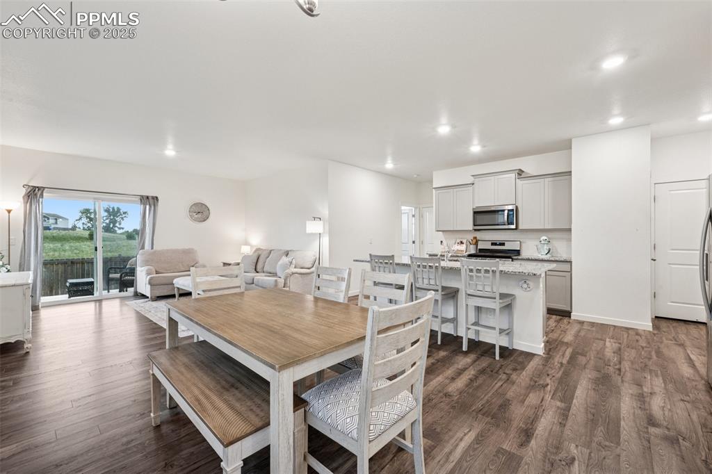 Image 2 of 34: Dining Area