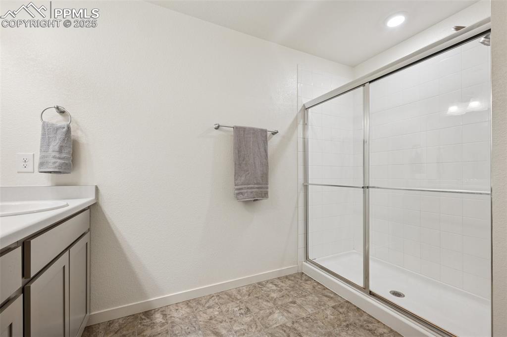 Image 20 of 34: Bathroom