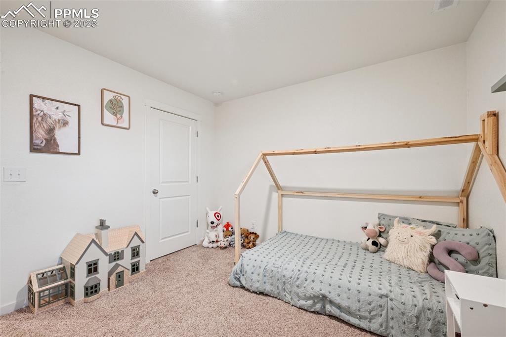 Image 22 of 34: Bedroom