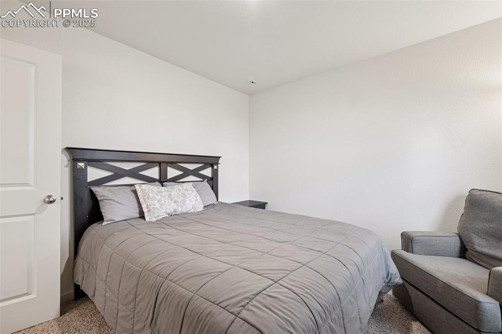 Image 26 of 34: Bedroom