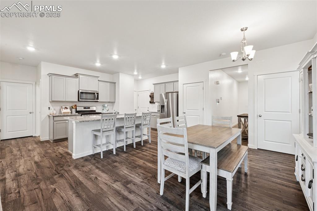 Image 9 of 34: Dining Area