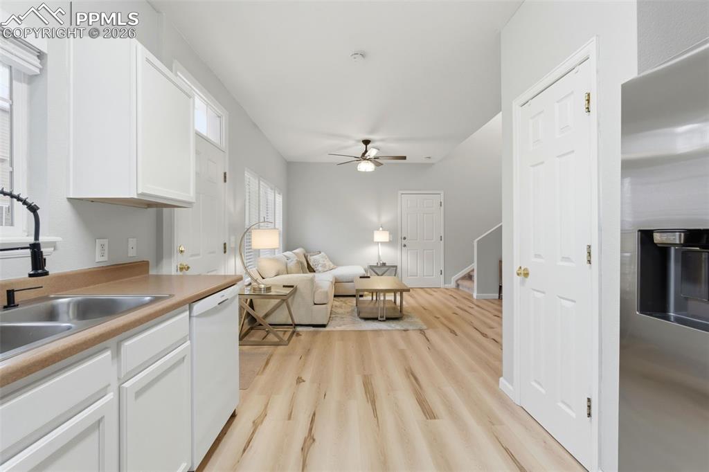 Image 13 of 39: Kitchen