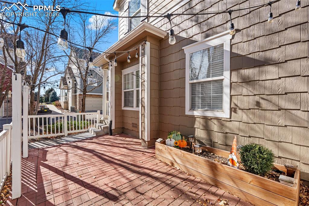 Image 32 of 39: Deck