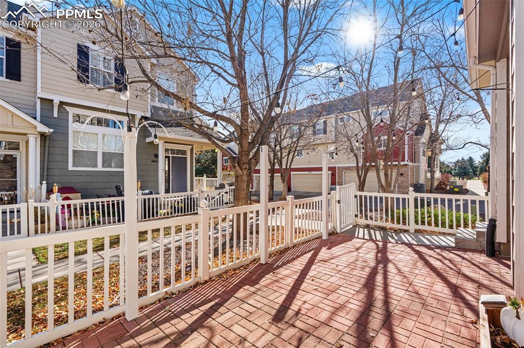 Image 33 of 39: Deck