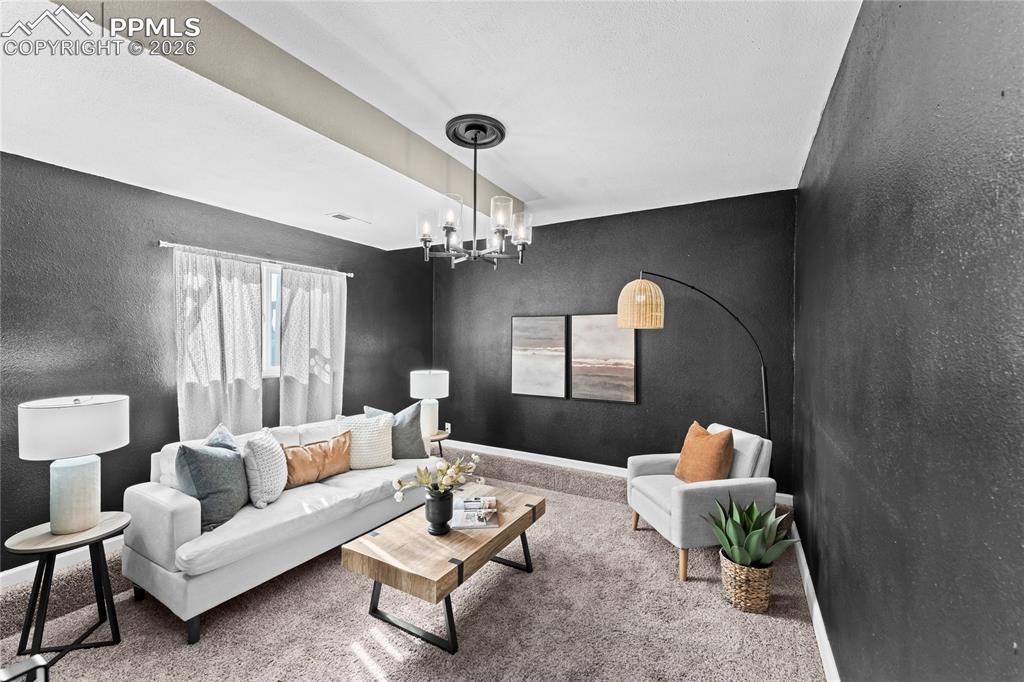 Image 14 of 17: Living Room