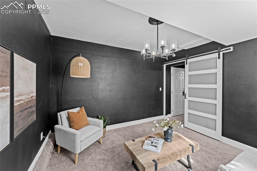 Image 15 of 17: Sitting Room