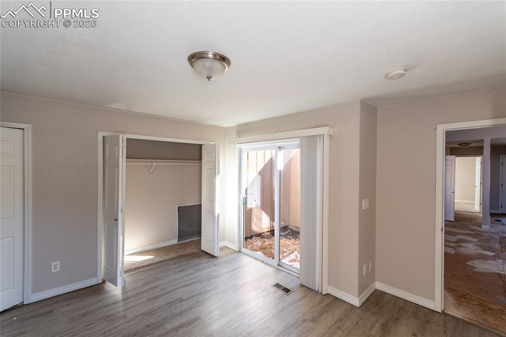 Image 18 of 34: Bedroom