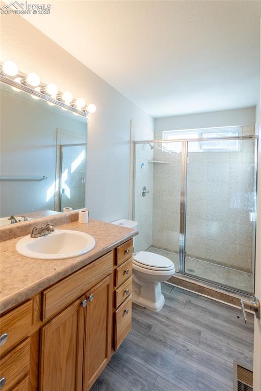 Image 21 of 34: Bathroom