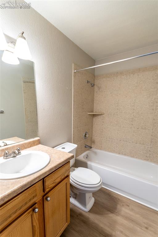 Image 24 of 34: Bathroom