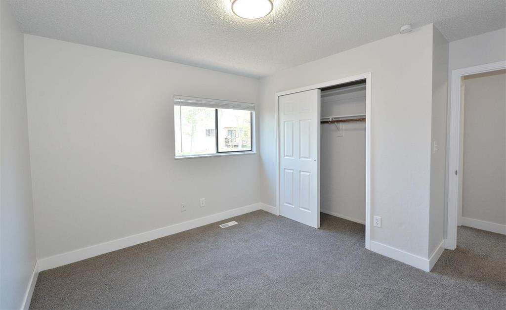 Image 16 of 26: Bedroom