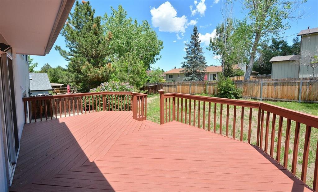 Image 25 of 26: Deck