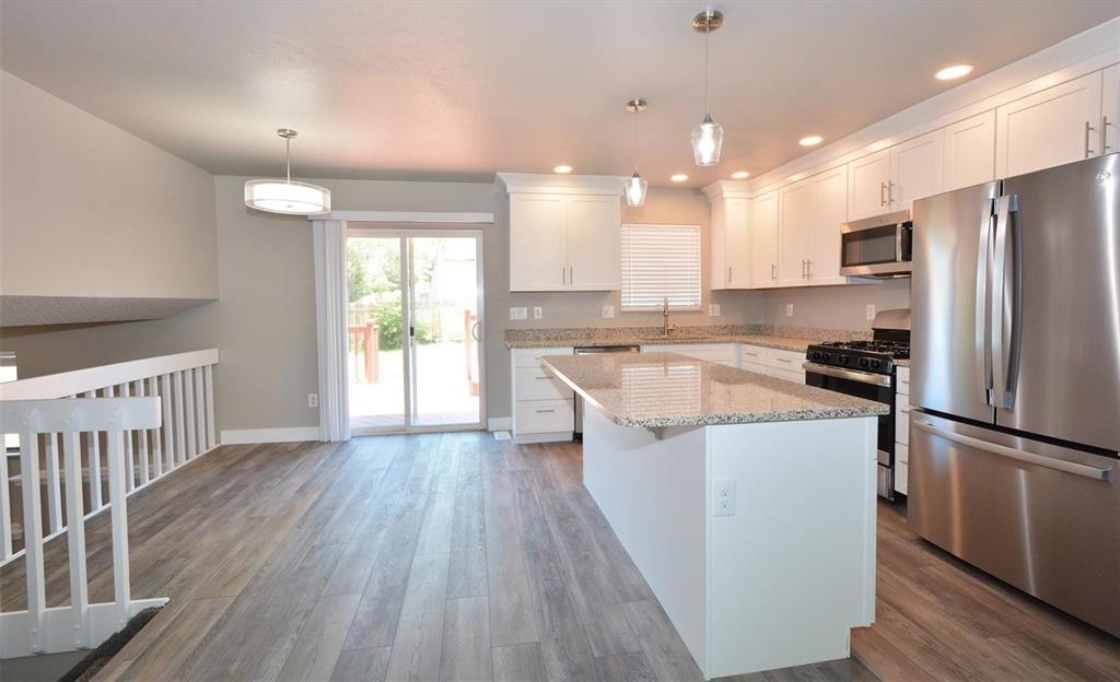 Image 6 of 26: Kitchen
